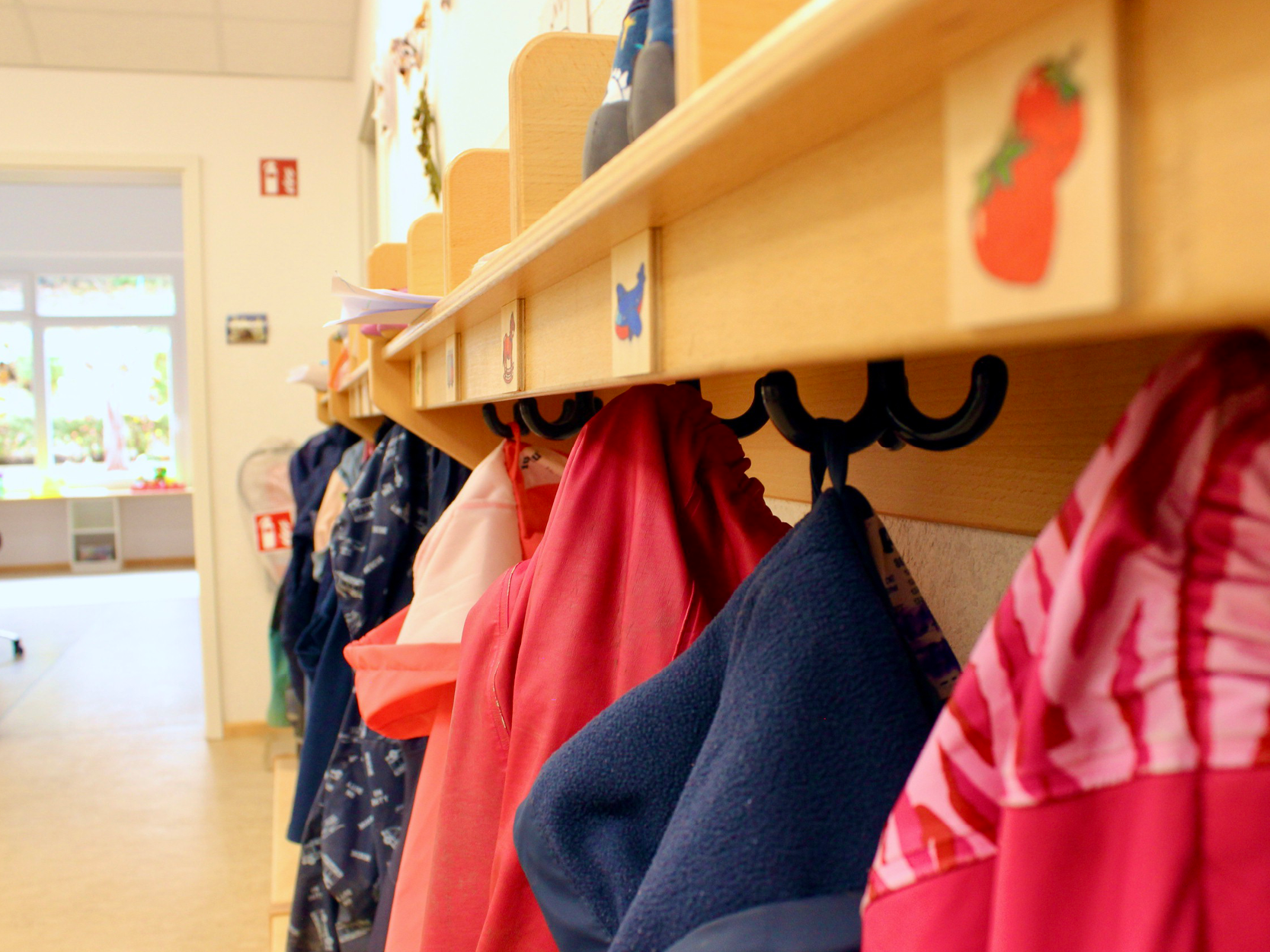 Ev-Kita-Niedersessmar- Foto-flurbereich-kindergarderobe
