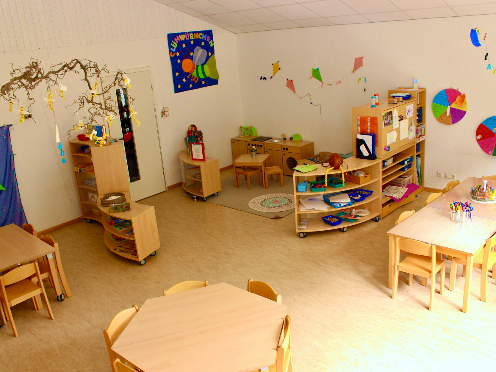 Ev-Kita-Niedersessmar- Foto-gruppenraum-gluehwuermchen