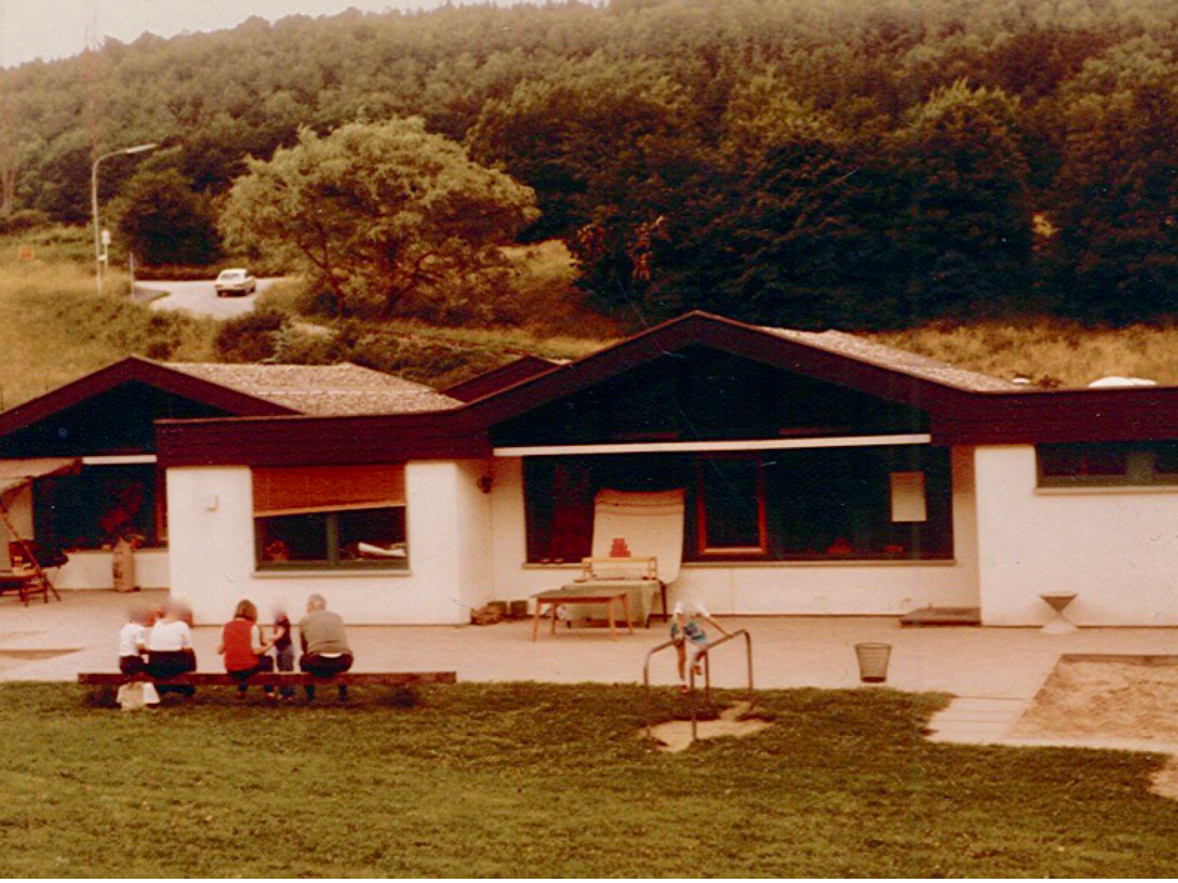Ev-Kita-Niedersessmar- Foto-kita-gebaeude-aussenansicht-